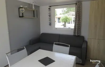 Coin salon dans l'établissement Résidence avec piscine, chalet pour 6