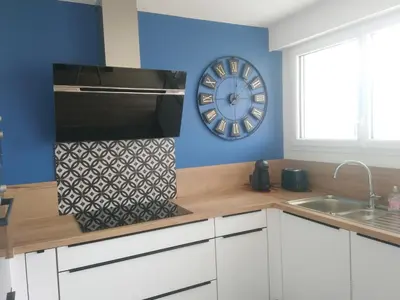 Cuisine ou kitchenette dans l'établissement Appartement moderne 2 chambres, vue mer, rénové, 5 pers. - FR-1-323-230