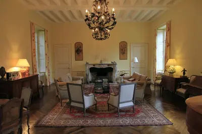 Coin salon dans l'établissement Château de la Marronnière