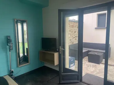 Télévision ou salle de divertissement dans l'établissement Jolie Maisonnette Studio
