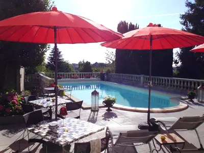 Piscine de l'établissement Le PETIT CHATEAU - Tiffauges proche Puy duFou ou située à proximité