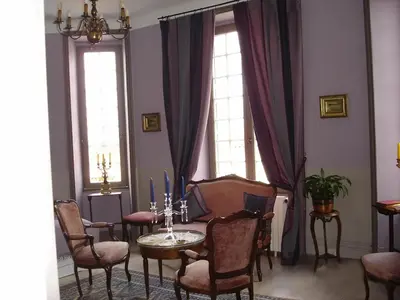 Coin salon dans l'établissement Le PETIT CHATEAU - Tiffauges proche Puy duFou