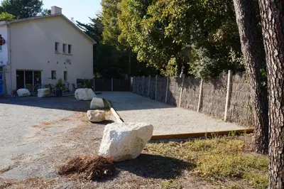 Jardin de l'établissement Hotel Pinede