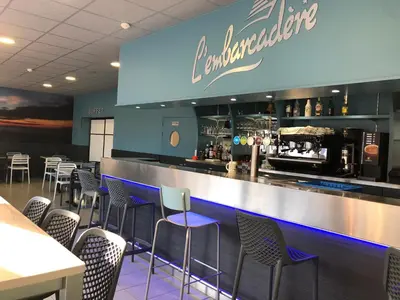 Salon ou bar de l'établissement Hôtel L'Embarcadère
