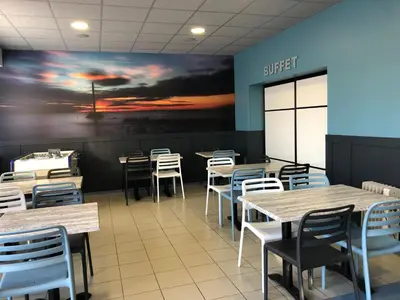 Restaurant ou autre lieu de restauration dans l'établissement Hôtel L'Embarcadère