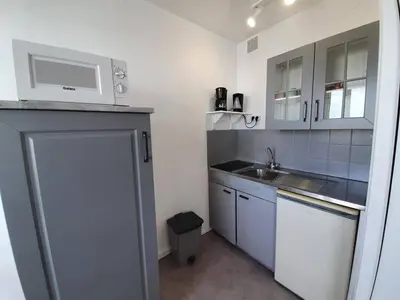 Cuisine ou kitchenette dans l'établissement Studio refait à neuf, 4 couchages, plage immédiate - FR-1-224C-135
