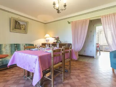 Coin salon dans l'établissement Gîte calme sur domaine viticole, cheminée, wifi, équipements bébé, proche Nantes - FR-1-306-794