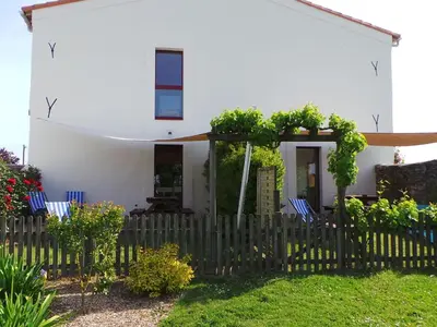 Jardin de l'établissement Gîte de caractère au cœur des vignes avec jardin, vélos et équipements bébé - FR-1-306-796