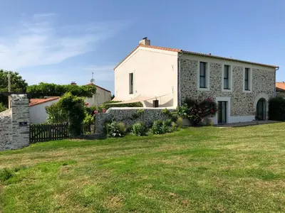 Jardin de l'établissement Gîte de caractère au cœur des vignes avec jardin, vélos et équipements bébé - FR-1-306-796