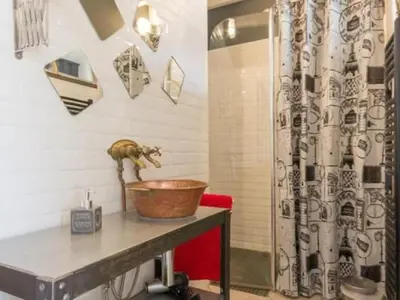 Salle de bains dans l'établissement Gîte de charme près de Nantes avec jardin de 2300 m², terrasse privative et vélos à disposition - FR-1-306-798