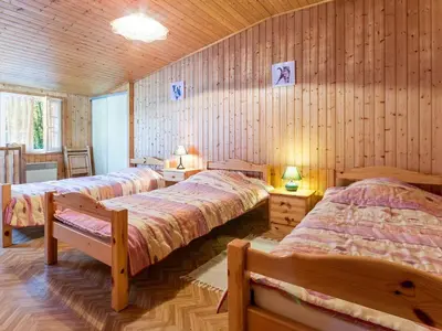 Un ou plusieurs lits dans un hébergement de l'établissement Gîte au Calme avec Jardin, Proche Plages, 2 Chambres, Vélos et Randonnées à Machecoul - FR-1-306-805