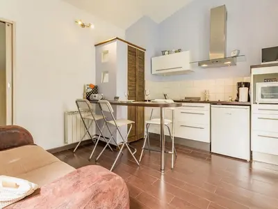 Cuisine ou kitchenette dans l'établissement Gîte de Charme avec Jardin Privé près de Nantes, Accès Facile, Équipé Tout Confort - FR-1-306-812