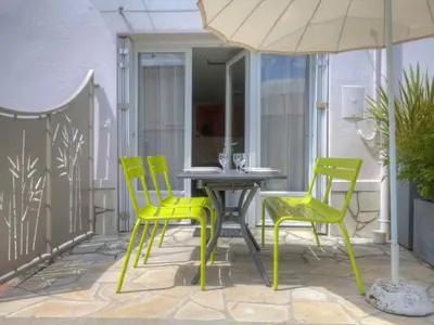 Balcon ou terrasse dans l'établissement Gîte à proximité de la Loire avec Wi-Fi et équipement bébé - FR-1-306-814