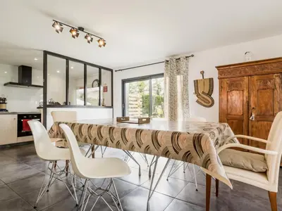Cuisine ou kitchenette dans l'établissement Charmante Grange Rénovée avec Piscine et WiFi - FR-1-306-822