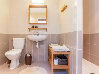 Salle de bains dans l'établissement Gîte de charme avec vélos dans un village viticole proche Clisson et Puy du Fou - FR-1-306-818