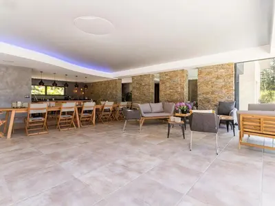Coin salon dans l'établissement Villa Contemporaine avec Spa, Sauna, Piscine et Île Privative près de Nantes - FR-1-306-866