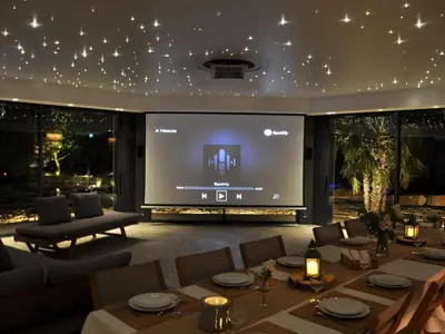 Coin salon dans l'établissement Villa Contemporaine avec Spa, Sauna, Piscine et Île Privative près de Nantes - FR-1-306-866