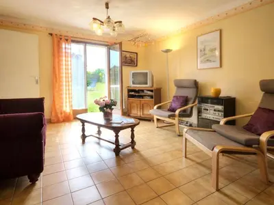 Télévision ou salle de divertissement dans l'établissement Gîte indépendant avec jardin clos, au calme, près de La Baule et Nantes - FR-1-306-882
