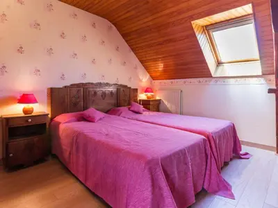 Un ou plusieurs lits dans un hébergement de l'établissement Location saisonnière: Gîte cosy avec jardin clos, proche plages et parc de Brière, wifi inclus! - FR-1-306-892