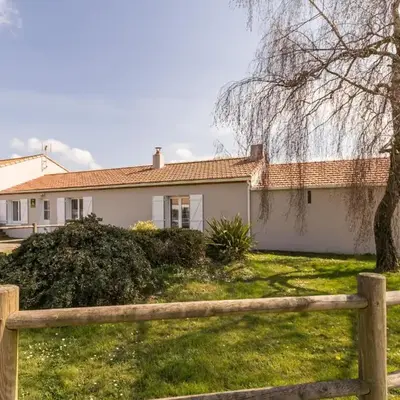Gîte rénové près de la mer avec jardin clos