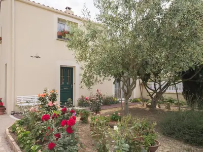 Jardin de l'établissement Gîte Confortable entre Nantes et la Mer avec Parking Sécurisé et Coin Détente Privé - FR-1-306-885