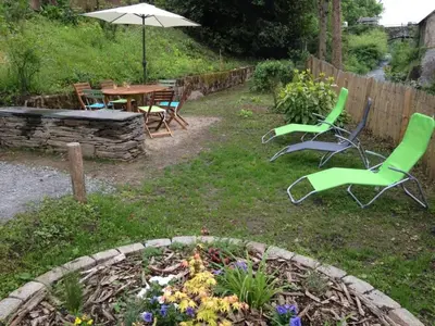 Jardin de l'établissement Maison Authentique Bord de Rivière avec Jardin Privatif - Gîte de Pêche, Animaux sur Demande - FR-1-306-886