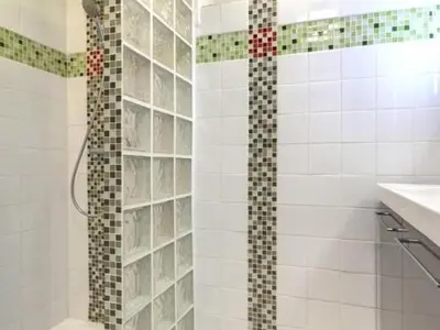 Salle de bains dans l'établissement Maison Authentique Bord de Rivière avec Jardin Privatif - Gîte de Pêche, Animaux sur Demande - FR-1-306-886