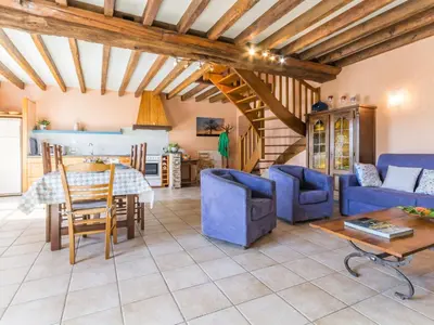Coin salon dans l'établissement Charmante longère 3 chambres avec jardin clos, proche de Nantes, idéale pour familles et détente - FR-1-306-896