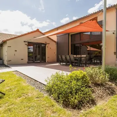 Élégant Gîte Rural avec Piscine Intérieure Chauffée près de Nantes - FR-1-306-913
