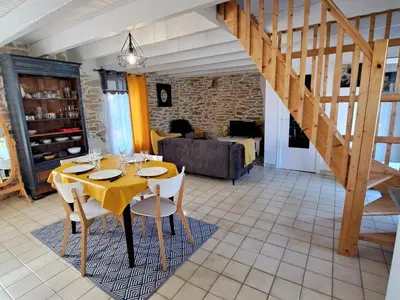 Coin salon dans l'établissement Gîte Charmant en Brière: Proche Guérande, Jardin Privé, 2 Chambres - FR-1-306-941