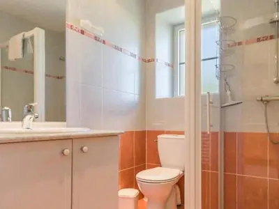Salle de bains dans l'établissement Gîte cosy avec spa en pleine campagne près de Pornic - FR-1-306-927
