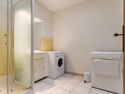 Salle de bains dans l'établissement Gîte familial avec jardin clos, à 25 km de Nantes, WiFi, vélos et jeux pour enfants. - FR-1-306-953