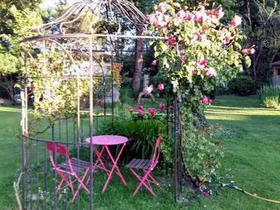 Jardin de l'établissement Gîte Accessible avec Jardin Fleuri près de Pornic, Éco-rénové et Équipé (Vélos, WiFi, Cheminée) - FR-1-306-957
