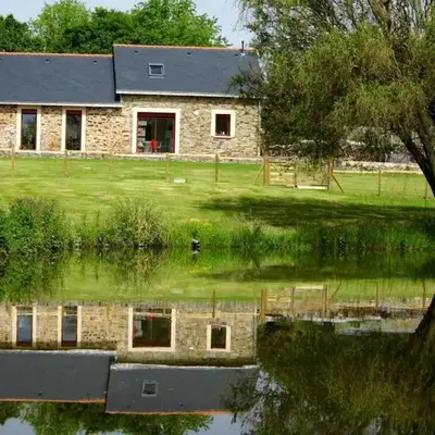 Gîte familial au calme avec étang privé