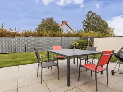 Jardin de l'établissement Gîte au calme avec jardin privé, vélos gratuits, équipements bébé et garage - proche de Nantes et plages - FR-1-306-980