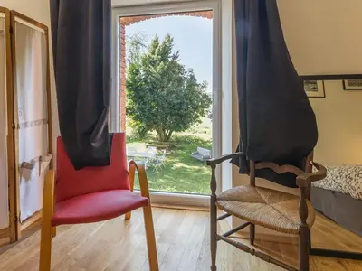 Coin salon dans l'établissement Gîte typique au cœur de Monnières, proche Sèvre, jardin privatif, Wifi, idéal pour pêche et rando - FR-1-306-985