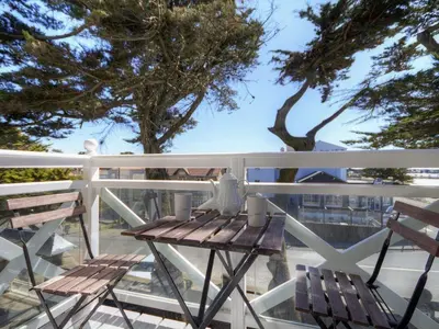 Balcon ou terrasse dans l'établissement Charmant gîte face mer avec balcon privé, proche Pornic, tout confort assuré - FR-1-306-1025