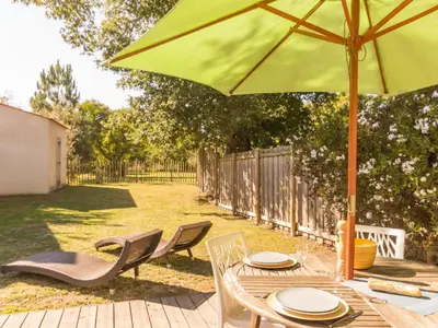 Jardin de l'établissement Spacieux écogîte en pierre avec jardin clos, proche de l'océan et des plages, tout confort - FR-1-306-1032