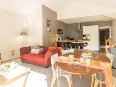 Cuisine ou kitchenette dans l'établissement Spacieux écogîte en pierre avec jardin clos, proche de l'océan et des plages, tout confort - FR-1-306-1032