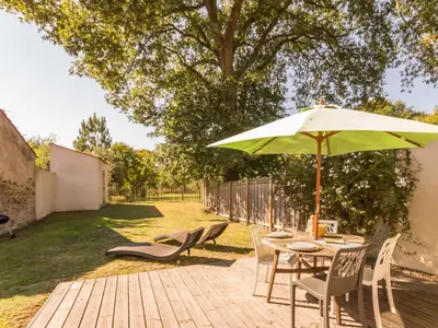 Jardin de l'établissement Spacieux écogîte en pierre avec jardin clos, proche de l'océan et des plages, tout confort - FR-1-306-1032