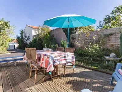 Jardin de l'établissement Maison de charme à Pornic avec jardin, proche des plages et commerces, clim et wifi inclus - FR-1-306-1038