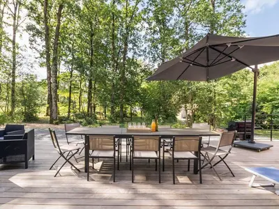 Jardin de l'établissement Grande maison en bois avec parc, terrasse, jeux et équipements modernes entre Nantes et Pornic - FR-1-306-1051