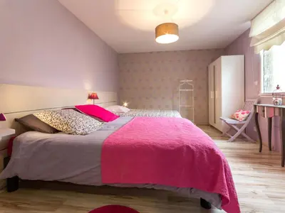 Un ou plusieurs lits dans un hébergement de l'établissement Gîte paisible avec grand jardin près du lac, ping-pong, vélo, climatisation, proche de Nantes et plages - FR-1-306-1056