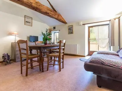 Coin salon dans l'établissement Gîte rénové à Corcoué-sur-Logne avec étang privé et équipements bébé - FR-1-306-1066