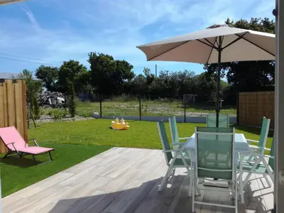 Jardin de l'établissement Gîte calme proche mer à Pornic, jardin clos, accessible PMR, visite ferme, wifi, équipement bébé - FR-1-306-1067