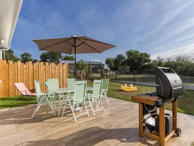 Plan de l'établissement Gîte calme proche mer à Pornic, jardin clos, accessible PMR, visite ferme, wifi, équipement bébé - FR-1-306-1067
