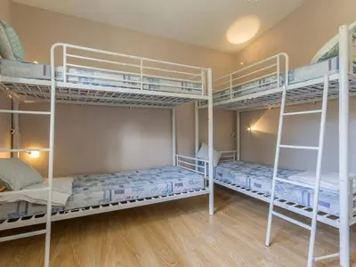 Un ou plusieurs lits dans un hébergement de l'établissement Maison Neuve en Bord de Mer avec Jardin Boisé, Wifi, et Équipements Complets - FR-1-306-1096