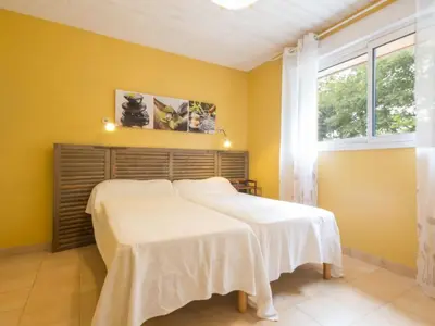 Un ou plusieurs lits dans un hébergement de l'établissement Gîte familial au cœur de la Vallée du Don avec jardin clos, activités et équipements complets - FR-1-306-1107