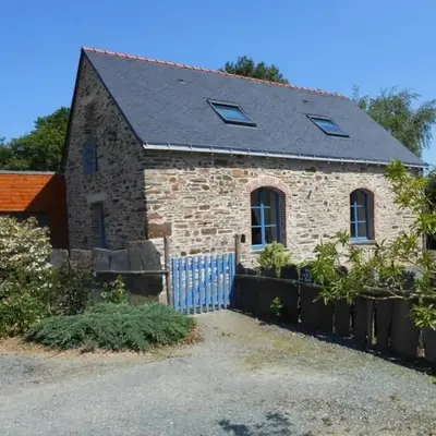 Gîte familial au cœur de la Vallée du Don avec jardin clos