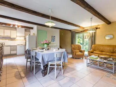 Cuisine ou kitchenette dans l'établissement Gîte calme avec jardin clos, 3 chambres, équipements bébé, proche de Nantes et sites naturels - FR-1-306-1141